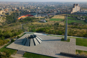 Aerial view of the Armenian Genocide memorial complex on a hill above Yerevan. (Photo: Wikimedia Commons)