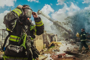 Illustration: Israeli firefighter in action at a destruction site. (Photo: Israeli National Fire and Rescue Authority)