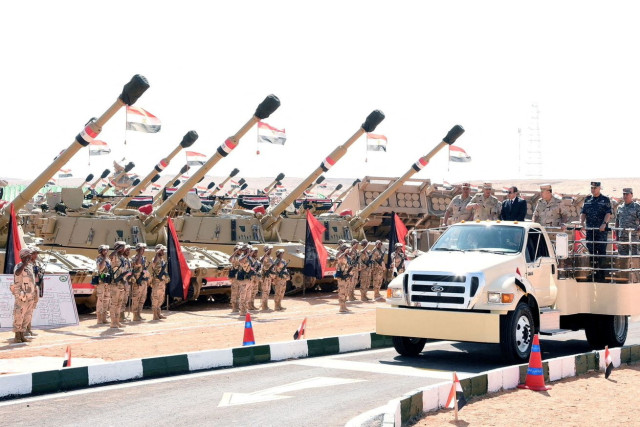 Egyptian President Abdel Fattah al-Sisi inspects the Egyptian military units in Suez, Egypt, October 25, 2023 Photo: The Egyptian Presidency/Handout via REUTERS