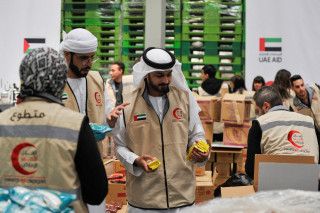 Volunteers from Emirates Red Crescent prepare parcels with humanitarian aid for Gaza to be transferred through the Rafah border crossing between Egypt and the Gaza Strip, in Cairo, Egypt, March 30, 2024. Photo: Reuters Connect by Shokry Hussien