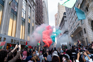 Pro-Palestinian protesters in front of the Nova Festival Exhibit in New York City, USA, on June 10, 2024 (Photo: Meir Chaimowitz/NurPhoto).