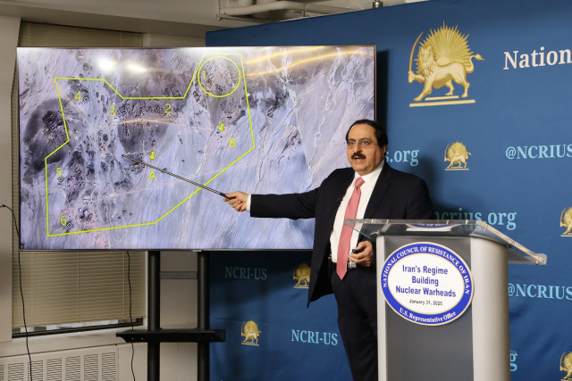 Alireza Jafarzadeh, Deputy Director of NCRI-US, presents satellite images of the Shahrud missile site during a press conference exposing Tehran’s secret nuclear warhead development for the Ghaem-100 missile. Photo: Reuters