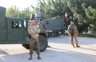 Illustration: Members of the Lebanese army stand at the entrance of Deir Mimas, Lebanon, February 18, 2025. (Photo: REUTERS/Karamallah Daher)