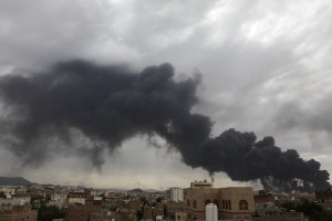 Smoke billows after an Israeli airstrike on Houthi infrastructure, in Sana'a, Yemen May 6, 2025. REUTERS/Khaled Abdullah