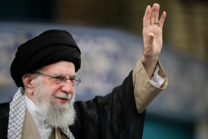 May 10, 2025, Tehran, Iran: Iranian Supreme Leader Ayatollah ALI KHAMENEI waves during a meeting with several workers from across the country to commemorate Workers' Week in Tehran. (Credit Image: © Iranian Supreme Leader'S Office via ZUMA Press Wire)