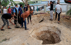 Palestinians inspect the damage, after the European Hospital was partially damaged following Israeli airstrikes, according to the Gaza Health Ministry, in Khan Younis, in the southern Gaza Strip, May 13, 2025. REUTERS/Hatem Khaled TPX IMAGES OF THE DAY