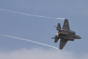 An F-35 jet performs performs at the Dubai Airshow in Dubai, United Arab Emirates, November 17, 2025. Photo: Reuters Connect by Amr Alfiky