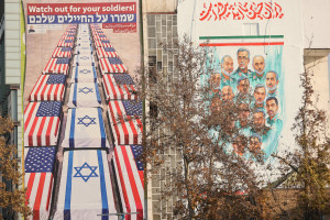 An anti-U.S. and anti-Israeli billboard is displayed on a building in Tehran, Iran, January 4, 2026. Photo: By Majid Asgaripour via Reuters Connect