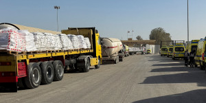Trucks carrying aid line up next to Egyptian ambulances before transporting supplies into the Gaza Strip through the Rafah border crossing on the Egyptian side, following the first day of Israel reopening the border for pedestrian movement, in Rafah, Egypt, February 2, 2026. Photo: Reuters Connect