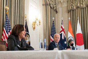 President Joe Biden, Vice President Kamala Harris, and Secretary of State Antony Blinken, on March 12, 2021, in the State Dining Room of the White House (Photo: IMAGO/piemags via Reuters Connect).