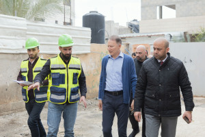 Bashar Masri during a tour of the Okba Jabbar and Ain Al-Sultan refugee camps, accompanied by Jericho and Jordan Valley Governor Dr. Hussein Hamail and engineers from Rawabi, February 12, 2025.
Photo: Bashar Masri’s official Facebook page.