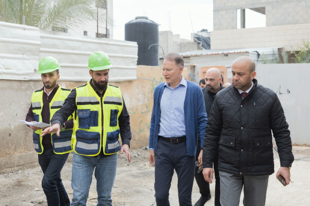 Bashar Masri during a tour of the Okba Jabbar and Ain Al-Sultan refugee camps, accompanied by Jericho and Jordan Valley Governor Dr. Hussein Hamail and engineers from Rawabi, February 12, 2025.
Photo: Bashar Masri’s official Facebook page.