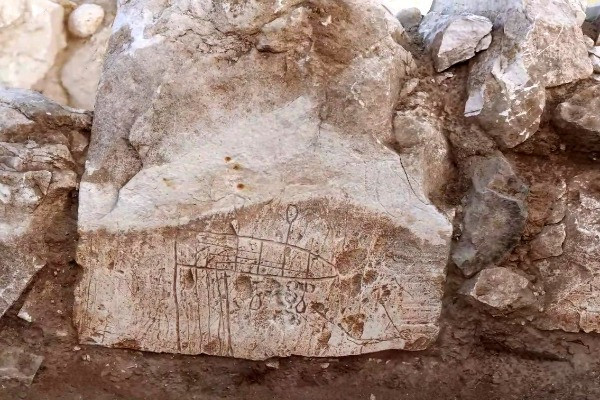 Ship drawings discovered in the Rahat excavation. 2024 (Photo: Yoli Schwartz, Israel Antiquities Authority).