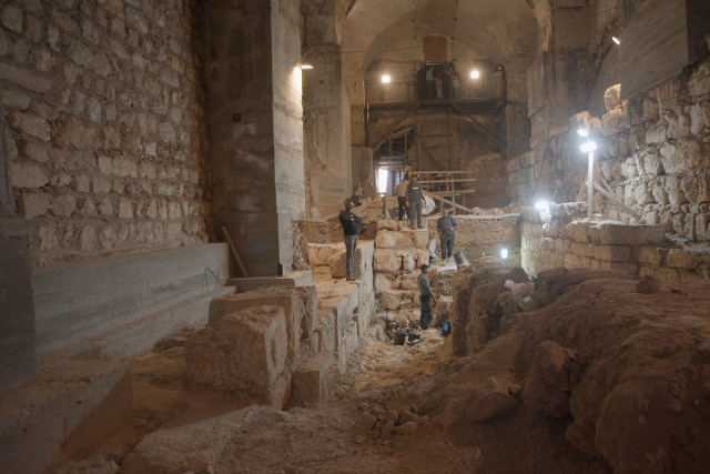 Uncovering of the Hasmonean wall segment in the Kishle, at City of David museum. December, 2025 Photo: Israel Antiquities Authority by Gabriel Volcovich