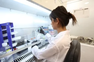 A scientist working at NeuroKaire's R&D lab in Tel Aviv. 2025 Photo: NeuroKaire