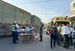 IDF troops and MDA vehicle at the terror attack site in Kedumim, West Bank, on 6.1.2025. 
(Photo: MDA)
