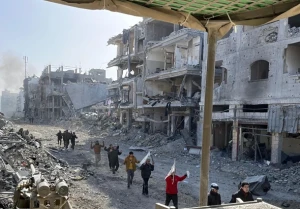 Hundreds of terrorists surrendering to IDF troops at Kamal Adwan Hospital in northern Gaza, 30.12.2024 (Photo: IDF).