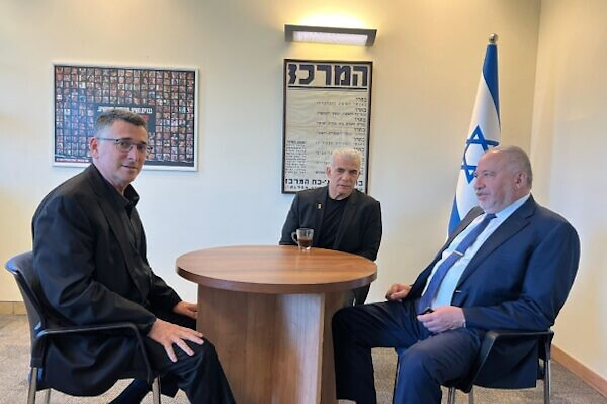 (Left to right) New Hope party head Gideon Sa'ar, Opposition Leader Yair Lapid and Yisrael Beytenu leader Avigdor Liberman meet on May 29, 2024. (Photo: Yair Lapid/X)