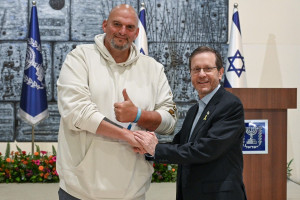 Israeli President Isaac Herzog meets U.S. Senator John Fetterman, June 25, 2024 (Photo: Ma'ayan Toaf/GPO)