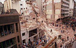 The aftermath of the 1994 AMIA bombing in Buenos Aires. (Photo: Newspaper La Nación via Wikipedia Commons)