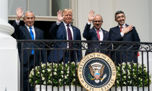 Israeli Prime Minister Benjamin Netanyahu, U.S. President Donald Trump, Bahrain Foreign Minister Abdullatif al-Zayani, and UAE Foreign Minister Abdullah bin Zayed Al-Nahyan wave from the Truman Balcony at the White House after they participated in the signing of the Abraham Accords (Official White House Photo by Andrea Hanks)