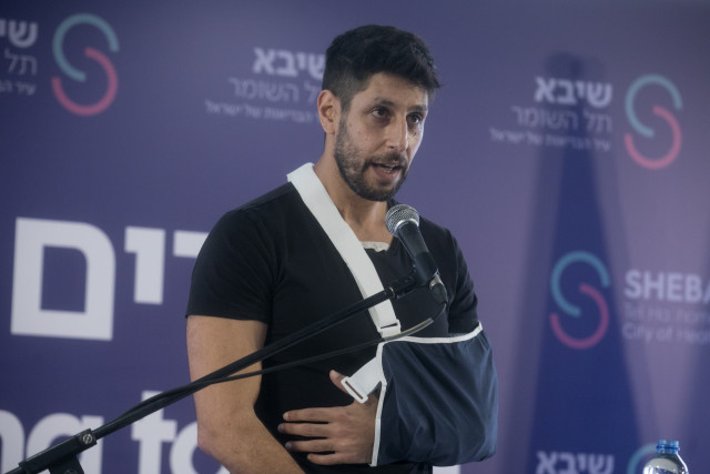 Israeli singer-songwriter and reserve soldier Idan Amedi who was seriously injured in the Gaza Strip attends a press conference upon his release from the Sheba Medical center on January 25, 2024. (Photo: Miriam Alster/Flash90)