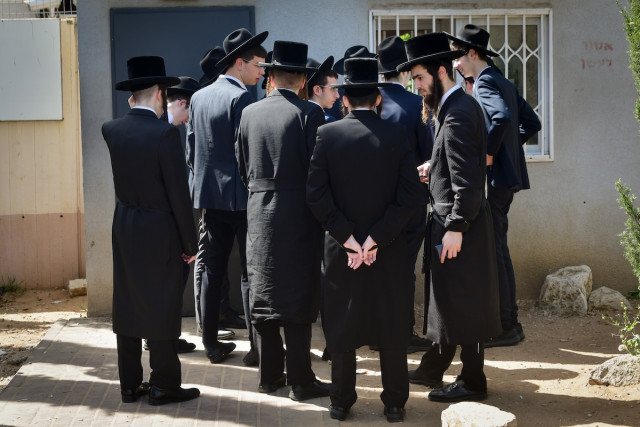 Ultra-Orthodox Jews arrive to the IDF Recruitment Center at Tel Hashomer, in central Israel, March 28, 2024. (Photo: Avshalom Sassoni/Flash90)