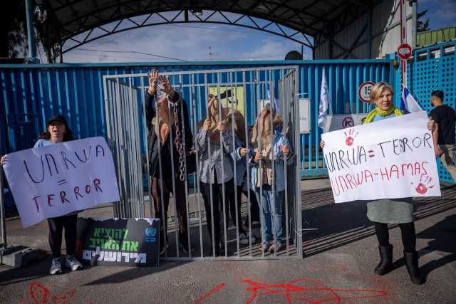Israeli activists protest against United Nations Relief and Works Agency for Palestine Refugees (UNRWA) outside their offices in Jerusalem, April 9, 2024. (Photo: Yonatan Sindel/Flash90)
