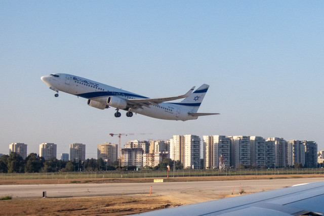 Flights take off at Ben Gurion International Airport. April 17, 2024. Photo by Yossi Aloni/FLASH90