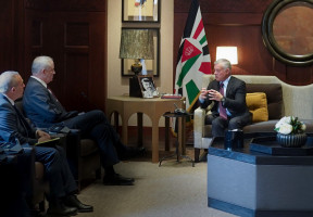 Jordanian King Abdullah II reaffirms the need to respect the right of Muslims to worship at Al Aqsa Mosque/Al Haram Al Sharif, especially during the holy month of Ramadan, during a meeting with Israeli Defense Minister Benny Gantz, Mar. 29, 2022 (Photo: Royal Hashemite Court)