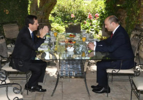 Prime Minister Naftali Bennett (R) meets President Isaac Herzog for their first working meeting, Monday, July 12, 2021 (Photo: Marc Neyman/GPO)