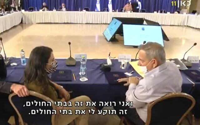 Health Minister Nitzan Horowitz (right) speaks to Interior Minister Ayelet Shaked ahead of a cabinet meeting on September 12, 2021. (Photo: screenshot)