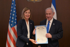 Prime Minister Benjamin Netanyahu meets with Iowa Governor Kim Reynolds, June 28, 2023 (Photo: Amos Ben-Gershom/GPO)