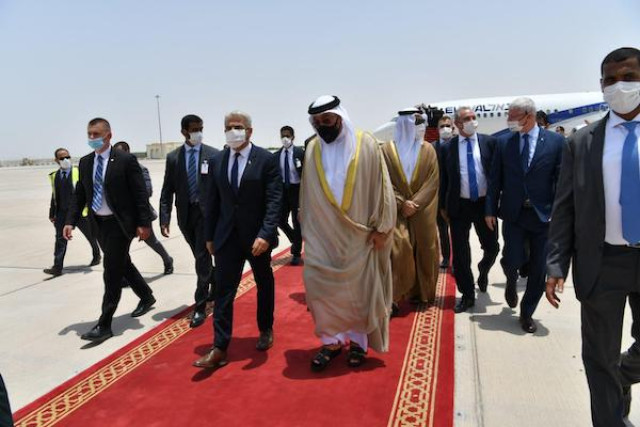FM Yair Lapid greeted by UAE Minister of State H.E. Ahmed Al Sayegh upon his arrival in Abu Dhabi, June 29, 2021 (Photo: Israel Ministry of Foreign Affairs/Twitter)