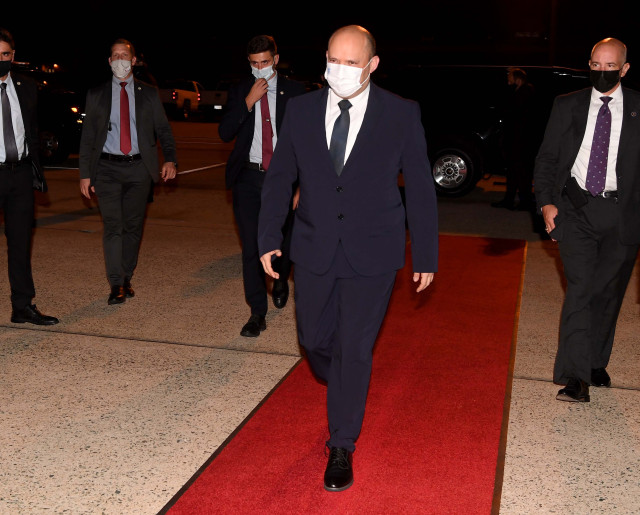 Prime Minister Naftali Bennett on his way back to Israel after visiting US President Joe Biden in Washington, DC, Aug. 28, 2021 (Photo: Avi Ohayon/GPO)