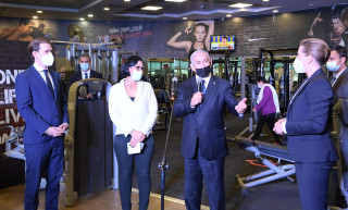 PM Netanyahu, Austrian Chancellor Sebastian Kurz & Danish PM Mette Frederiksen Visit Gym in Modi'in to Monitor the Coronavirus Routine in Israel according to the Green Pass Model. (Photo: Amos Ben-Gershom/GPO)