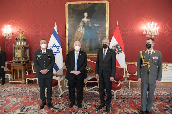 President Rivlin was welcomed in Vienna in an official reception ceremony and held working meetings with the President and the Chancellor of Austria (Photo: Amos Gen-Gershom/GPO)