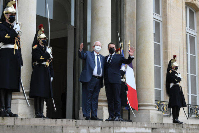 President Rivlin welcomed to Paris by President Macron of France (Photo: Amos Ben-Gershom/GPO)