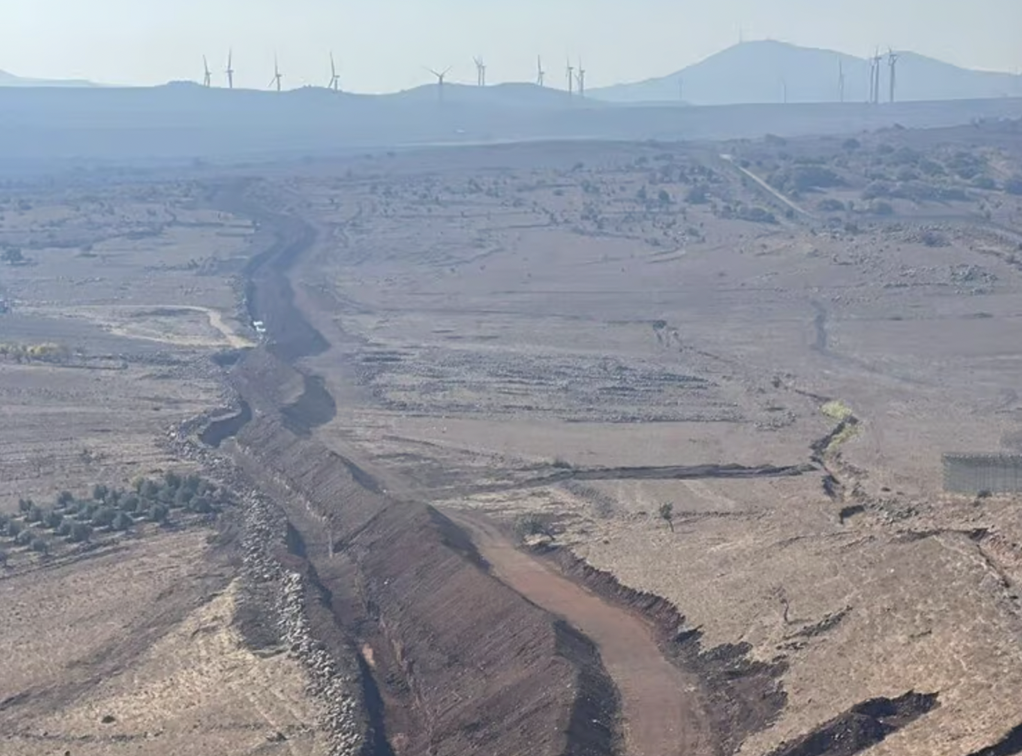 Work on security barrier on Syrian border (Photo: IDF)