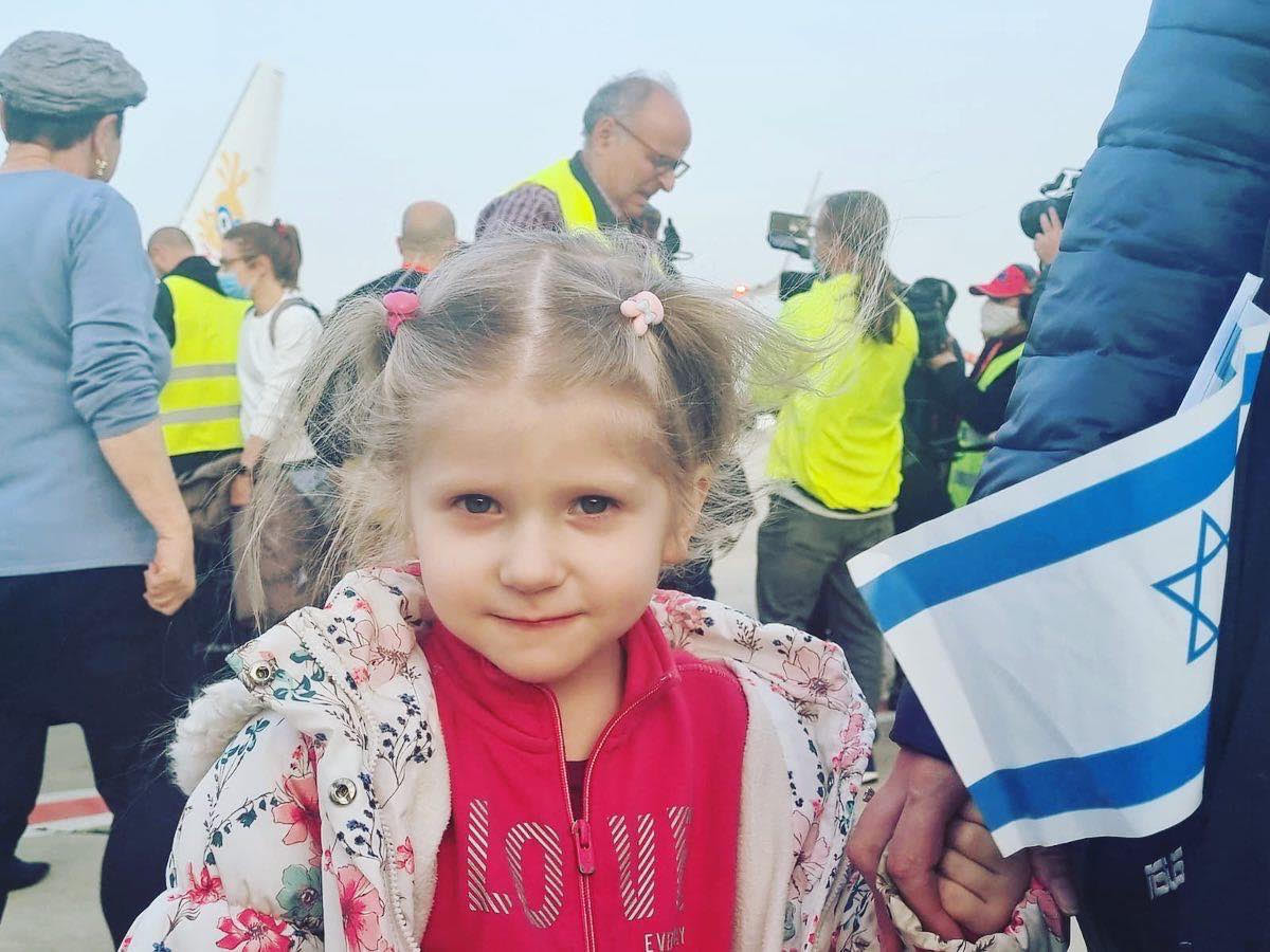 Ukrainian Jewish refugees arrived at Ben-Gurion International Airport as part of a special rescue operation, Mar. 6, 2022 (Photo: The Jewish Agency for Israel)