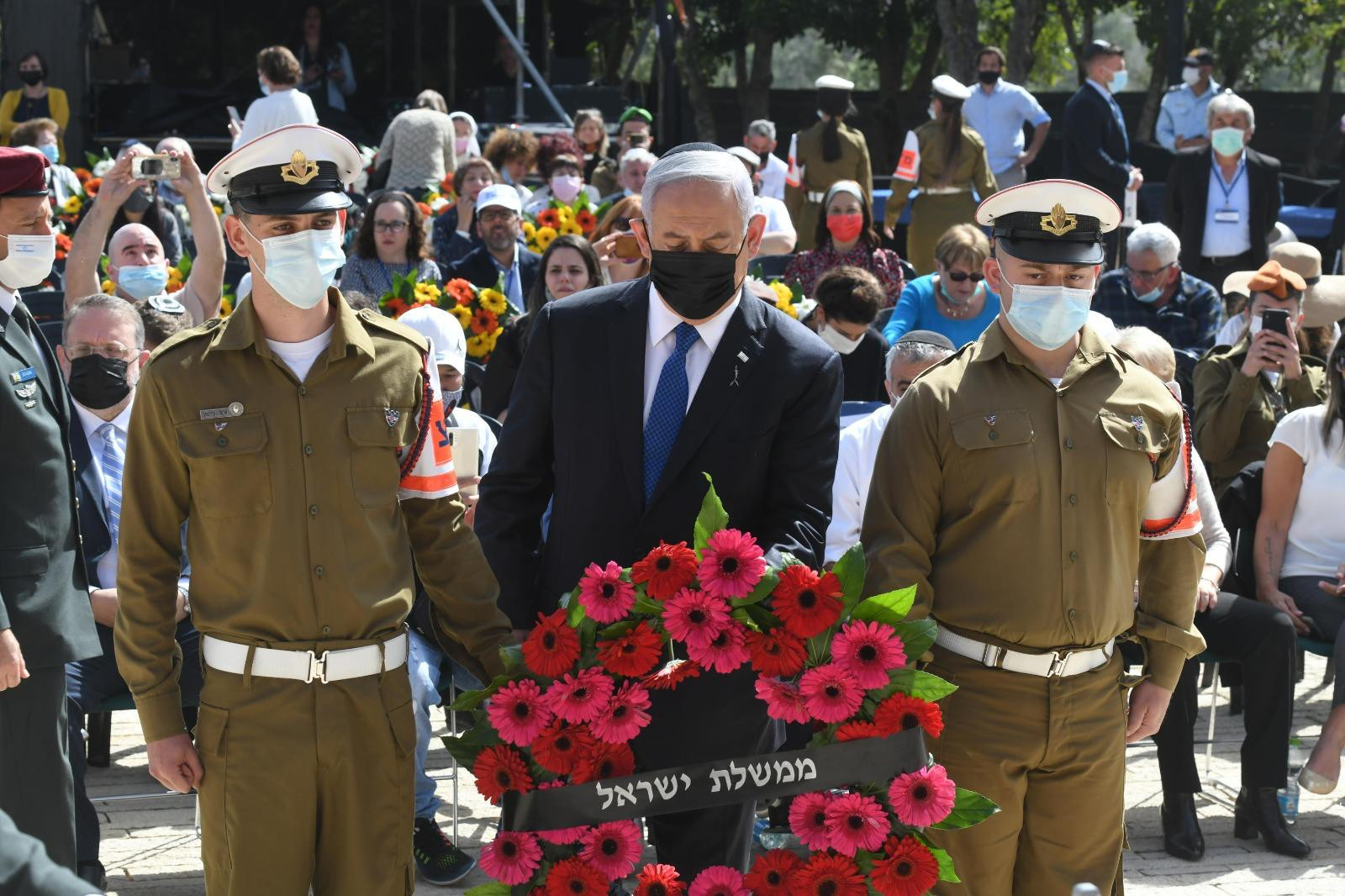 Prime Minister Benjamin Netanyahu laid a memorial wreath at the ceremony at Yad Vashem on Holocaust Martyrs’ and Heroes’ Remembrance Day, April 8, 2021. (Photo: PM of Israel Twitter feed)