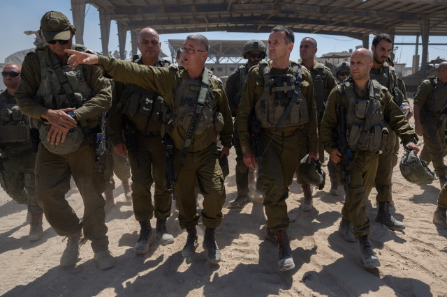 IDF Chief of Staff Lt.-Gen. Herzi Halevi visits troops in the Kerem Shalom area, July 2, 2024 (Photo: IDF)