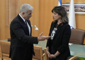 Israeli Foreign Minister Yair Lapid and Noa Tishby (Photo: Yair Lapid/Twitter)