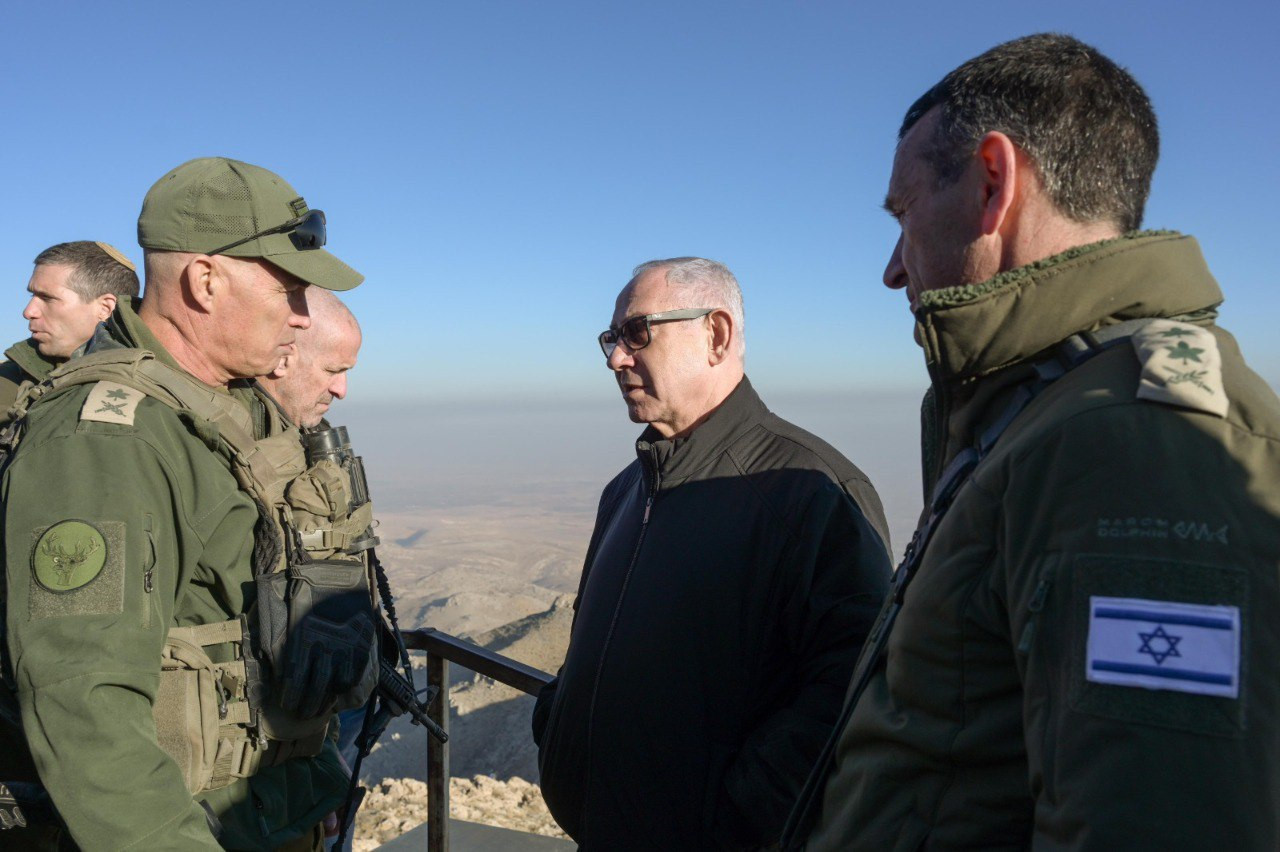 Israeli Prime Minister Benjamin Netanyahu holds an assessment on the summit of Mt. Hermon together with Defense Minister Israel Katz, IDF Chief-of-Staff Lt.-Gen. Herzi Halevi, Head of Northern Command Ori Gordin and ISA Director Ronen Bar, Dec. 17, 2024. (Photo: Ma'yan Toaf/GPO)