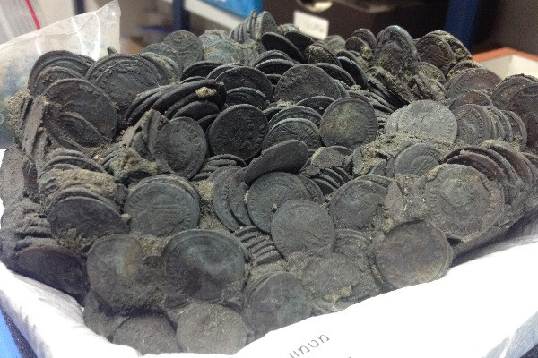 A Roman bronze coins hoard dating to the 4th century A.D., was found by Israeli divers around 2016 in the underwater vicinity of Caesarea Maritima in Israel. It originated from a shipwreck that sank near the ancient port (Photo: Aaron Goel-Angot).