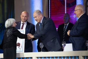 Prime Minister Benjamin Netanyahu with Israel Prize winner Ágnes Keleti during the Israel prize ceremony at the International Conference Center (ICC) in Jerusalem on May 2, 2017. Photo by Yonatan Sindel/Flash90