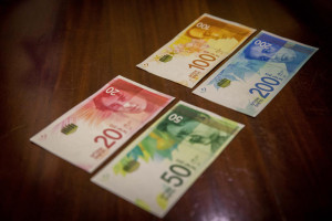 Illustration of the new 20 and 100 NIS bills and the 50 and the 200 bills on November 22, 2017. Photo by Yonatan Sindel/Flash90