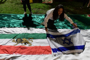 People protest the killing of Mahsa Jina Amini and in support with the Iranian people, in Tel Aviv, on October 29, 2022. Photo by Tomer Neuberg/Flash90