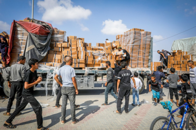 Trucks with Humanitarian aid arrive at the Palestinian side of the Rafah border crossing with Egypt, in the southern Gaza Strip, on November 2, 2023 (Photo: Abed Rahim Khatib/Flash90).