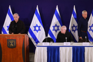 Israeli PM Benjamin Netanyahu, Minister of Defense Yoav Galant, and Minister Benny Gantz hold a joint press conference at the Ministry of Defense, in Tel Aviv on November 11, 2023 (Photo: Marc Israel Sellem/POOL).